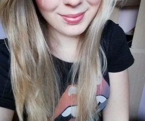 Gorgeous blonde teen with cute cheeks