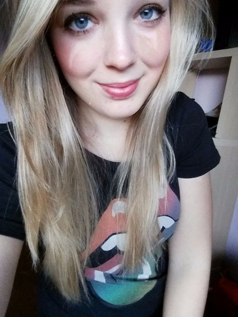 Teen Blonde Facial - Gorgeous blonde teen with cute cheeks - Cum Face GeneratorCum Face Generator